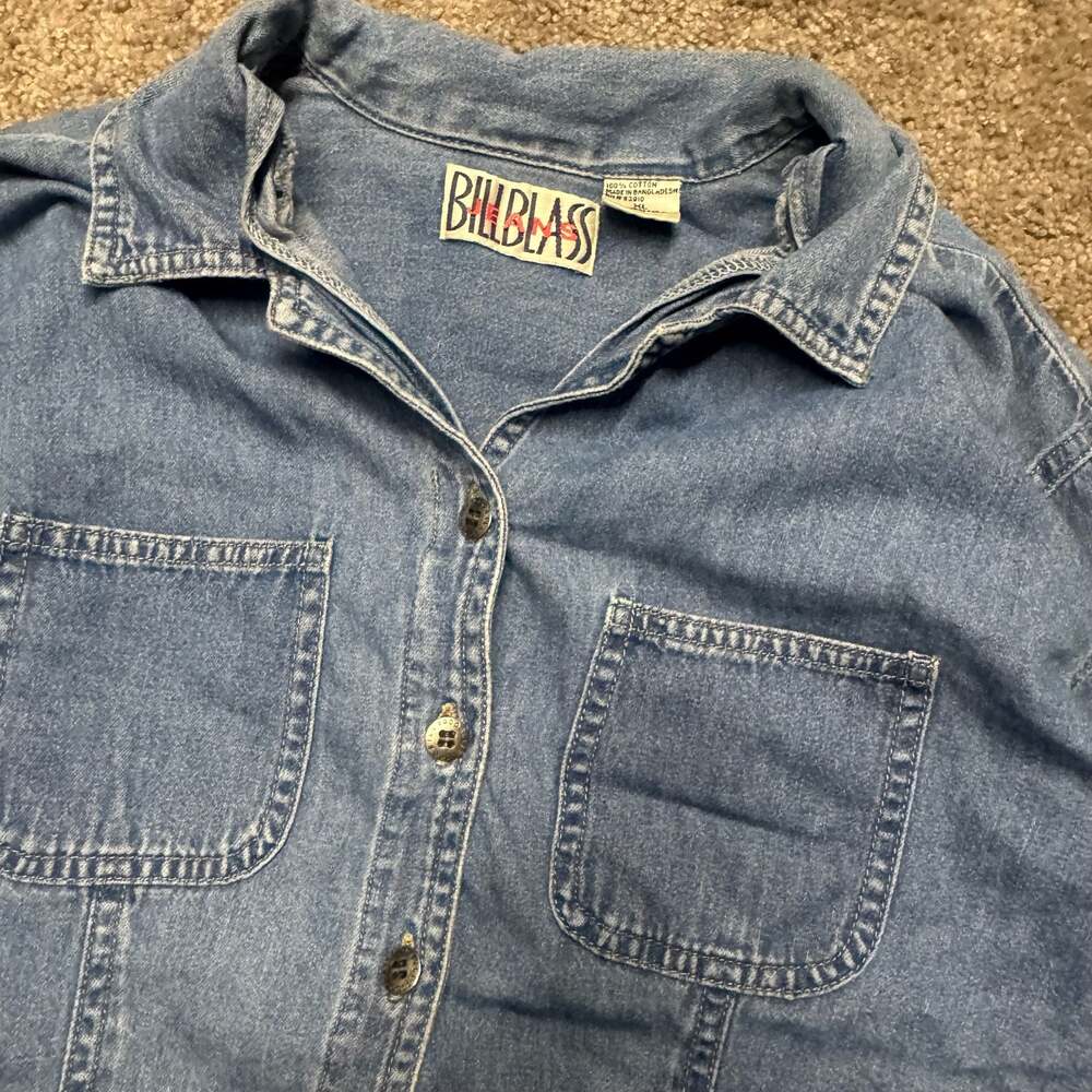 Bill Blass Jeans Women's Raw Hem Denim Long Sleeve Button Up Shirt Jacket, Size